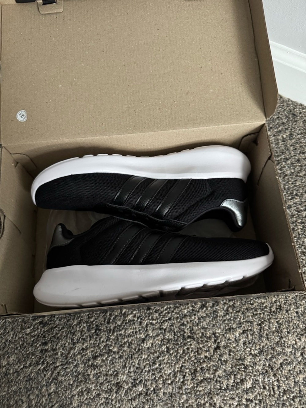 Women’s Adidas Sneakers 8.5